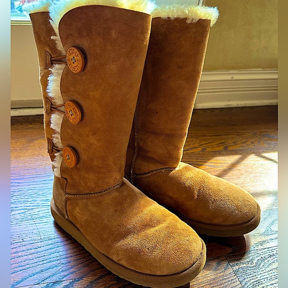 *UGG AUSTRALIA* Bailey Button Triplet Ugg boot sz 9 Excellent Used Condition - Picture 1 of 9